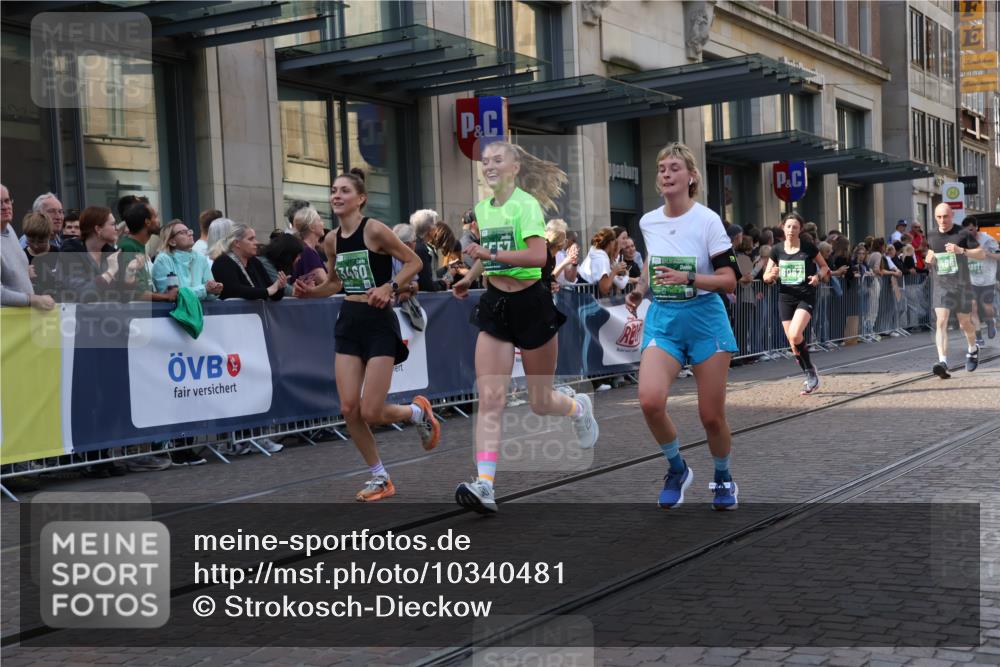 13.09.2026 - 21. swb-Marathon Bremen Strokosch-Dieckow http://msf.ph/oto/10340481 13.09.2026 13:27:20 Ziel 323, 440, 534, 593, 762, 857, 940, 1006, 1373, 1574, 1932, 2345, 2668, 2686, 3013, 3135, 3460, 3521, 3970, 4421, 4496, 4593, 4744, 5081, 5220, 5290, 5358, 5557, 5616, 6067, 6306, 7042, 7110, 7138, 7358, 8351, 9494, 9727, 13198, 242, 1493, 1494, 2454, 3273, 3385, 3496, 4121, 4397, 4558, 4563, 6071, 6288, 6776, 7027, 7072, 7849, 8219, 9159, 9343, 9511, 9760, 9854, 9878, 10112, 10113, 13147 meine-sportfotos.de