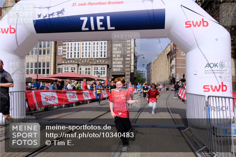 13.09.2026 - 21. swb-Marathon Bremen Tim E. http://msf.ph/oto/10340483 13.09.2026 11:10:24 Ziel 10299, 10435, 10751, 10963, 11119, 11732, 11933, 12117, 12207, 12293 meine-sportfotos.de