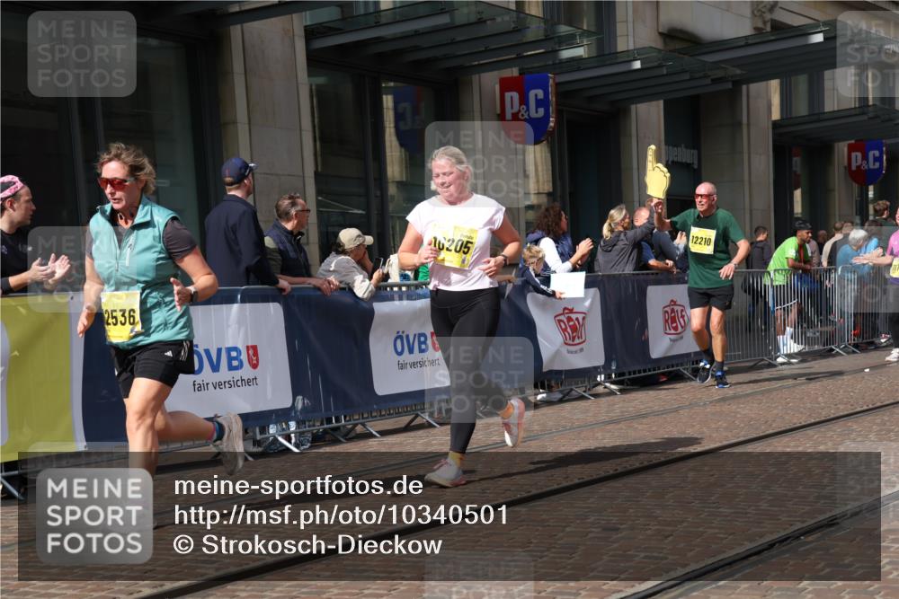13.09.2026 - 21. swb-Marathon Bremen Strokosch-Dieckow http://msf.ph/oto/10340501 13.09.2026 11:07:14 Ziel 10138, 10205, 10279, 10280, 10363, 10364, 10488, 10501, 10505, 10580, 10595, 10695, 10748, 10907, 10935, 11037, 11123, 11223, 11417, 11643, 11767, 11865, 11899, 11917, 11924, 11934, 12020, 12167, 12168, 12173, 12194, 12210, 12266, 12277, 12307, 12419, 12509, 12536, 10156, 10360, 10488, 11100, 11246, 11257, 11393, 11439, 11600, 11684, 11696, 11759, 11822, 11823, 12255, 12266 meine-sportfotos.de