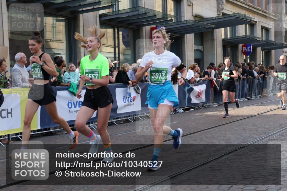 13.09.2026 - 21. swb-Marathon Bremen Strokosch-Dieckow http://msf.ph/oto/10340527 13.09.2026 13:27:21 Ziel 323, 440, 534, 593, 762, 857, 940, 1006, 1373, 1574, 1932, 2345, 2668, 2686, 3013, 3135, 3460, 3521, 3970, 4421, 4496, 4593, 4744, 5081, 5220, 5290, 5358, 5557, 5616, 6067, 6306, 6522, 7042, 7110, 7138, 7358, 8351, 9494, 9727, 13198, 242, 1493, 1494, 2454, 3273, 3385, 3496, 4121, 4397, 4558, 4563, 5358, 6071, 6288, 6776, 7072, 7849, 8219, 9159, 9343, 9511, 9760, 9854, 9878, 10112, 10113, 13147 meine-sportfotos.de