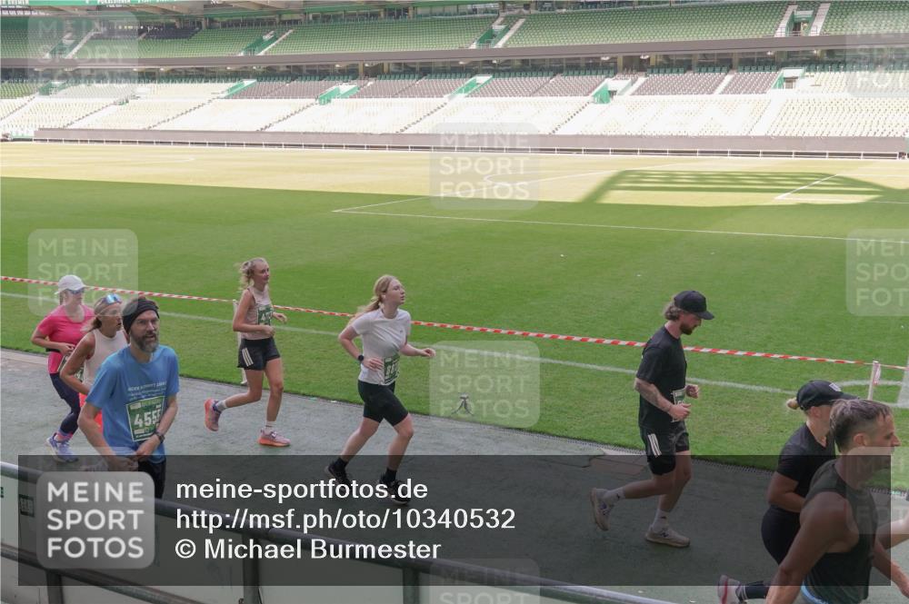 13.09.2026 - 21. swb-Marathon Bremen Michael Burmester http://msf.ph/oto/10340532 13.09.2026 13:21:16 Laufen im Stadion 128, 258, 351, 423, 441, 464, 601, 620, 704, 782, 851, 1060, 1066, 1094, 1129, 1158, 1177, 1316, 1344, 1409, 1417, 1439, 1446, 1518, 1676, 1697, 1729, 1756, 1808, 1815, 1846, 2010, 2028, 2064, 2139, 2201, 2258, 2278, 2349, 2394, 2395, 2414, 2417, 2437, 2501, 2519, 2533, 2551, 2588, 2652, 2660, 2694, 2695, 2736, 2756, 2793, 2828, 2886, 2954, 2964, 2995, 3004, 3010, 3017, 3018, 3022, 3034, 3035, 3036, 3037, 3059, 3070, 3074, 3102, 3139, 3144, 3225, 3264, 3310 meine-sportfotos.de