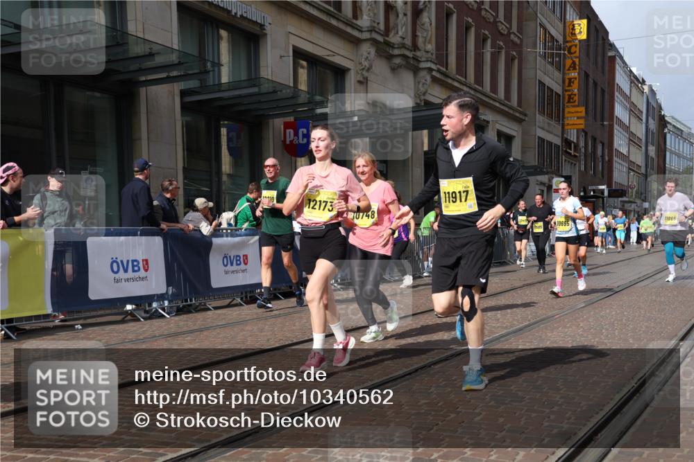 13.09.2026 - 21. swb-Marathon Bremen Strokosch-Dieckow http://msf.ph/oto/10340562 13.09.2026 11:07:15 Ziel 10138, 10205, 10279, 10280, 10363, 10364, 10501, 10505, 10580, 10595, 10695, 10748, 10907, 10935, 11037, 11123, 11223, 11417, 11643, 11767, 11865, 11899, 11917, 11924, 11934, 12020, 12167, 12168, 12173, 12194, 12210, 12277, 12307, 12419, 12509, 12536, 10156, 10360, 10488, 11100, 11123, 11246, 11257, 11393, 11439, 11600, 11684, 11696, 11759, 11822, 11823, 12255, 12266 meine-sportfotos.de