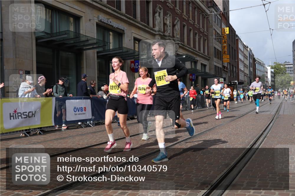 13.09.2026 - 21. swb-Marathon Bremen Strokosch-Dieckow http://msf.ph/oto/10340579 13.09.2026 11:07:15 Ziel 10138, 10205, 10279, 10280, 10363, 10364, 10501, 10505, 10580, 10595, 10695, 10748, 10907, 10935, 11037, 11123, 11223, 11417, 11643, 11767, 11865, 11899, 11917, 11924, 11934, 12020, 12167, 12168, 12173, 12194, 12210, 12277, 12307, 12419, 12509, 12536, 10156, 10360, 10488, 11100, 11123, 11246, 11257, 11393, 11439, 11600, 11684, 11696, 11759, 11822, 11823, 12255, 12266 meine-sportfotos.de