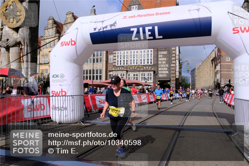13.09.2026 - 21. swb-Marathon Bremen Tim E. http://msf.ph/oto/10340598 13.09.2026 11:10:30 Ziel 10361, 10362, 10751, 10963, 11080, 11382, 11725, 11732, 11933, 12117, 12207, 12293 meine-sportfotos.de