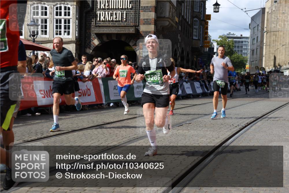 13.09.2026 - 21. swb-Marathon Bremen Strokosch-Dieckow http://msf.ph/oto/10340625 13.09.2026 13:31:53 Ziel 310, 922, 1600, 1627, 2602, 2707, 3152, 3343, 3392, 3579, 3858, 3859, 4164, 4258, 4273, 4692, 4889, 5375, 5426, 5504, 5979, 6039, 6062, 6100, 6147, 6193, 6581, 6602, 6968, 6971, 7001, 7032, 7608, 7941, 8042, 8205, 8206, 8239, 8339, 8364, 8495, 8522, 9155, 9293, 9568, 9903, 2310, 2934, 3946, 4797, 4979, 6116, 7526, 8048, 8610, 8970, 9640 meine-sportfotos.de