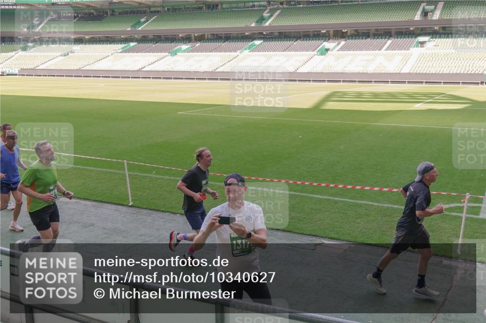 13.09.2026 - 21. swb-Marathon Bremen Michael Burmester http://msf.ph/oto/10340627 13.09.2026 13:21:30 Laufen im Stadion 128, 258, 343, 351, 423, 441, 601, 620, 704, 782, 851, 1060, 1094, 1129, 1158, 1177, 1316, 1344, 1409, 1417, 1439, 1446, 1518, 1669, 1676, 1697, 1729, 1756, 1808, 1815, 1846, 2010, 2064, 2139, 2201, 2258, 2278, 2290, 2349, 2394, 2395, 2414, 2417, 2437, 2501, 2519, 2533, 2551, 2588, 2619, 2632, 2652, 2660, 2685, 2694, 2695, 2736, 2793, 2828, 2886, 2954, 2964, 2995, 3004, 3010, 3017, 3018, 3022, 3034, 3035, 3036, 3037, 3070, 3074, 3102, 3139, 3144, 3225, 3264, 3310, 3682 meine-sportfotos.de