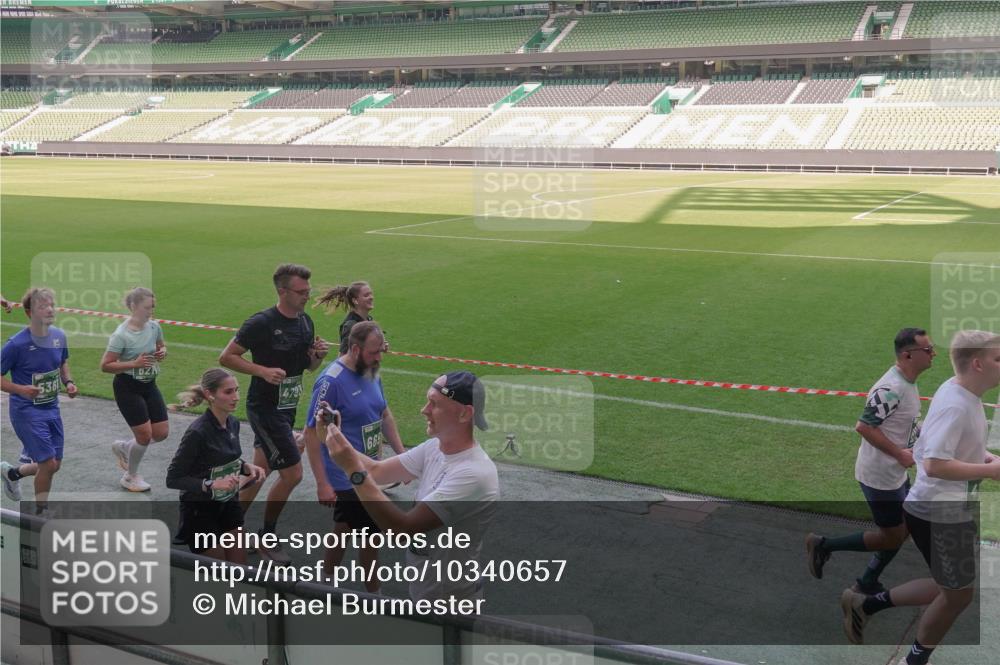 13.09.2026 - 21. swb-Marathon Bremen Michael Burmester http://msf.ph/oto/10340657 13.09.2026 13:21:34 Laufen im Stadion 128, 258, 343, 351, 423, 441, 601, 620, 704, 782, 851, 1060, 1094, 1129, 1158, 1177, 1316, 1344, 1409, 1417, 1439, 1446, 1518, 1669, 1676, 1697, 1729, 1756, 1808, 1815, 1846, 2010, 2064, 2139, 2201, 2258, 2278, 2290, 2349, 2394, 2395, 2414, 2417, 2437, 2501, 2519, 2533, 2551, 2588, 2619, 2632, 2652, 2660, 2685, 2694, 2695, 2711, 2736, 2793, 2828, 2886, 2954, 2964, 2995, 3004, 3010, 3017, 3018, 3022, 3034, 3035, 3036, 3037, 3070, 3074, 3102, 3139, 3144, 3225, 3264, 3351, 3682 meine-sportfotos.de