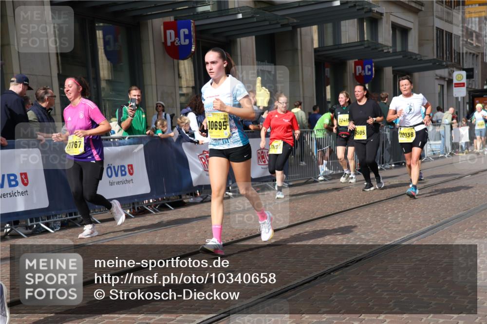 13.09.2026 - 21. swb-Marathon Bremen Strokosch-Dieckow http://msf.ph/oto/10340658 13.09.2026 11:07:17 Ziel 10138, 10205, 10279, 10280, 10363, 10364, 10501, 10505, 10580, 10595, 10695, 10748, 10830, 10871, 10907, 10935, 11037, 11223, 11417, 11515, 11643, 11767, 11865, 11899, 11924, 11934, 12097, 12167, 12168, 12194, 12210, 12277, 12307, 12419, 12509, 12536, 10156, 10205, 10360, 10488, 11100, 11123, 11246, 11257, 11393, 11439, 11600, 11684, 11696, 11759, 11822, 11823, 11917, 12020, 12173, 12255, 12266 meine-sportfotos.de