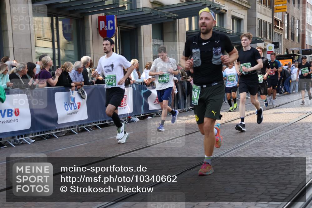 13.09.2026 - 21. swb-Marathon Bremen Strokosch-Dieckow http://msf.ph/oto/10340662 13.09.2026 13:27:24 Ziel 323, 440, 534, 762, 857, 940, 1006, 1373, 1574, 1932, 2345, 2668, 2686, 3013, 3135, 3460, 3521, 3576, 3970, 4106, 4133, 4265, 4421, 4496, 4593, 4744, 5081, 5557, 6067, 6468, 6522, 7042, 7110, 7138, 7358, 8351, 9494, 9727, 13198, 242, 593, 1373, 1493, 1494, 2454, 3273, 3385, 3496, 4121, 4397, 4558, 4563, 5220, 5290, 5358, 5616, 6071, 6288, 6306, 6776, 7072, 7110, 7849, 8219, 9159, 9343, 9760, 9878, 10112, 10113, 13147 meine-sportfotos.de