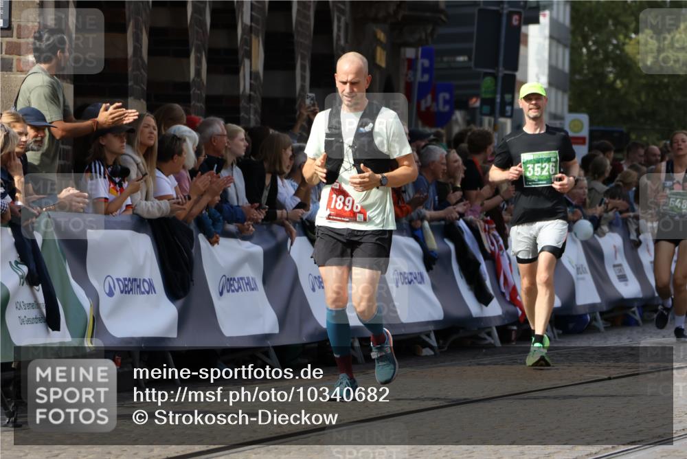 13.09.2026 - 21. swb-Marathon Bremen Strokosch-Dieckow http://msf.ph/oto/10340682 13.09.2026 13:26:28 Ziel 1896, 2062, 2666, 3248, 3516, 3983, 4476, 4723, 4724, 5558, 5854, 5906, 5934, 6605, 6886, 8361, 8592, 8635, 9266, 9794, 1368, 2779, 3526, 3852, 4077, 4598, 6289, 6375, 6548, 9260 meine-sportfotos.de