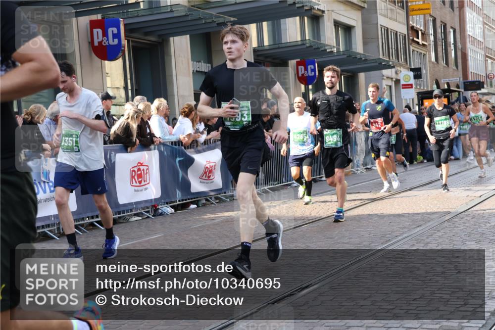 13.09.2026 - 21. swb-Marathon Bremen Strokosch-Dieckow http://msf.ph/oto/10340695 13.09.2026 13:27:26 Ziel 323, 440, 488, 534, 762, 857, 940, 1006, 1456, 1932, 2668, 2686, 3013, 3135, 3460, 3521, 3576, 3970, 4106, 4133, 4265, 4421, 4496, 4593, 4744, 5081, 5462, 5557, 6067, 6468, 6522, 7042, 7138, 7358, 8351, 9067, 9494, 9727, 13198, 242, 593, 940, 1373, 1493, 1494, 1574, 2345, 2454, 3273, 3385, 3496, 4121, 4558, 5220, 5290, 5358, 5616, 6071, 6288, 6306, 6776, 7072, 7110, 7849, 8219, 9159, 9343, 9760, 10112, 10113, 13147 meine-sportfotos.de