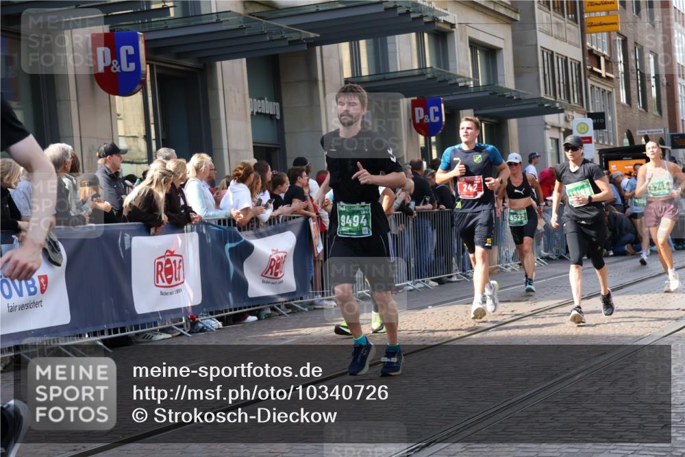 13.09.2026 - 21. swb-Marathon Bremen Strokosch-Dieckow http://msf.ph/oto/10340726 13.09.2026 13:27:26 Ziel 323, 440, 488, 534, 762, 857, 940, 1006, 1456, 1932, 2668, 2686, 3013, 3135, 3460, 3521, 3576, 3970, 4106, 4133, 4265, 4421, 4496, 4593, 4744, 5081, 5462, 5557, 6067, 6468, 6522, 7042, 7138, 7358, 8351, 9067, 9494, 9727, 13198, 242, 593, 940, 1373, 1493, 1494, 1574, 2345, 2454, 3273, 3385, 3496, 4121, 4558, 5220, 5290, 5358, 5616, 6071, 6288, 6306, 6776, 7072, 7110, 7849, 8219, 9159, 9343, 9760, 10112, 10113, 13147 meine-sportfotos.de