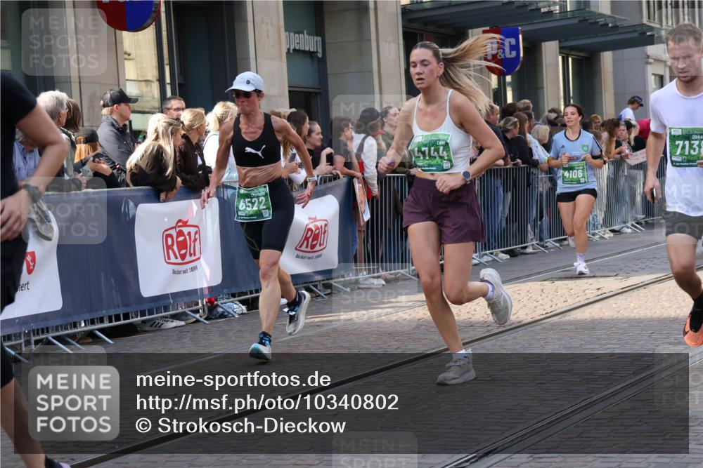 13.09.2026 - 21. swb-Marathon Bremen Strokosch-Dieckow http://msf.ph/oto/10340802 13.09.2026 13:27:29 Ziel 440, 488, 534, 762, 857, 1456, 1932, 2668, 2686, 3013, 3135, 3460, 3480, 3576, 3970, 4106, 4133, 4265, 4421, 4496, 4593, 4744, 5081, 5462, 5557, 6067, 6468, 6522, 7042, 7138, 7358, 8188, 8351, 9067, 9145, 9494, 9727, 13069, 13198, 242, 323, 593, 940, 1006, 1373, 1574, 2345, 2668, 3273, 3385, 3496, 3521, 4558, 5220, 5290, 5358, 5616, 6071, 6288, 6306, 6776, 7110, 7849, 8219, 9159, 9343, 9760, 10112, 10113, 13147 meine-sportfotos.de