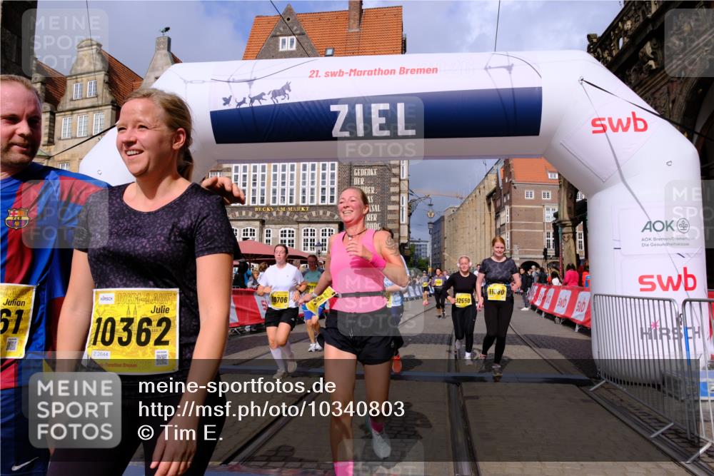 13.09.2026 - 21. swb-Marathon Bremen Tim E. http://msf.ph/oto/10340803 13.09.2026 11:10:39 Ziel 10002, 10169, 10361, 10362, 10706, 10719, 10791, 10890, 10963, 11080, 11382, 11725, 11732, 11933, 11957, 11982, 12117, 12227, 12293, 12454, 12550 meine-sportfotos.de