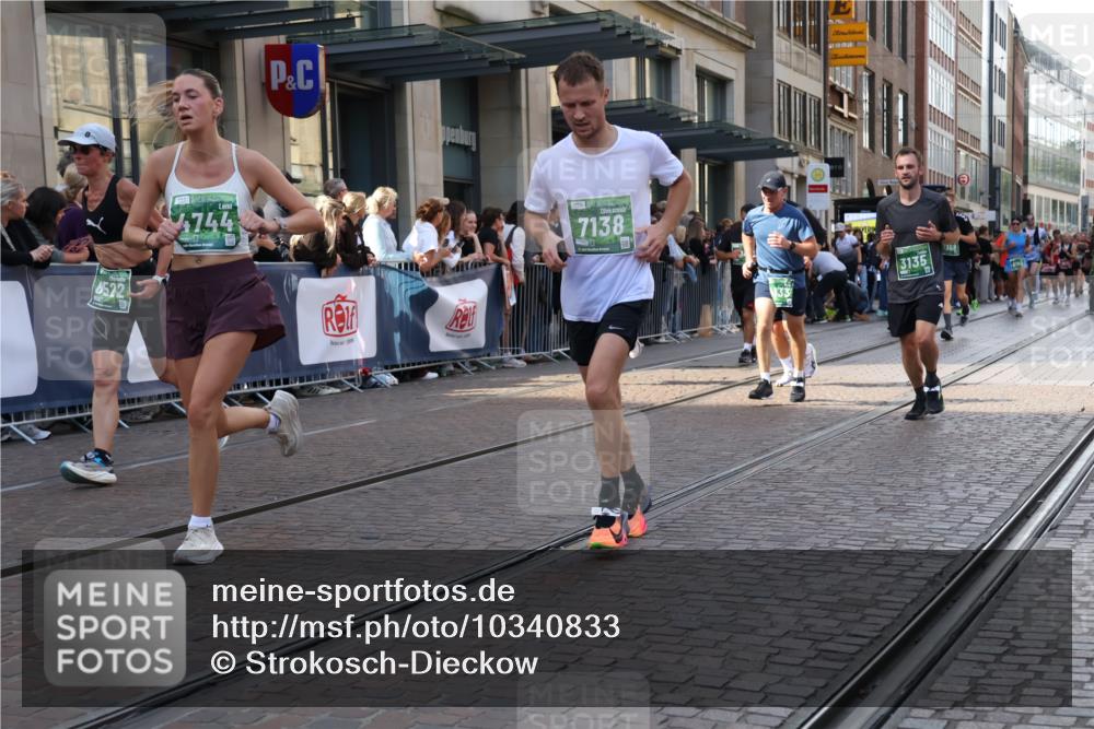 13.09.2026 - 21. swb-Marathon Bremen Strokosch-Dieckow http://msf.ph/oto/10340833 13.09.2026 13:27:30 Ziel 440, 488, 534, 762, 857, 1456, 1932, 2686, 3013, 3135, 3460, 3480, 3576, 3970, 4106, 4133, 4265, 4421, 4496, 4593, 4744, 5081, 5462, 5557, 6067, 6468, 6522, 7042, 7138, 7358, 8188, 8351, 9067, 9145, 9494, 9727, 13069, 13198, 242, 323, 593, 940, 1006, 1373, 1574, 2345, 2668, 3273, 3385, 3496, 3521, 4558, 5081, 5220, 5290, 5358, 5616, 6071, 6288, 6306, 6776, 7110, 7849, 8219, 9159, 9343, 9760, 10112, 10113, 13147 meine-sportfotos.de