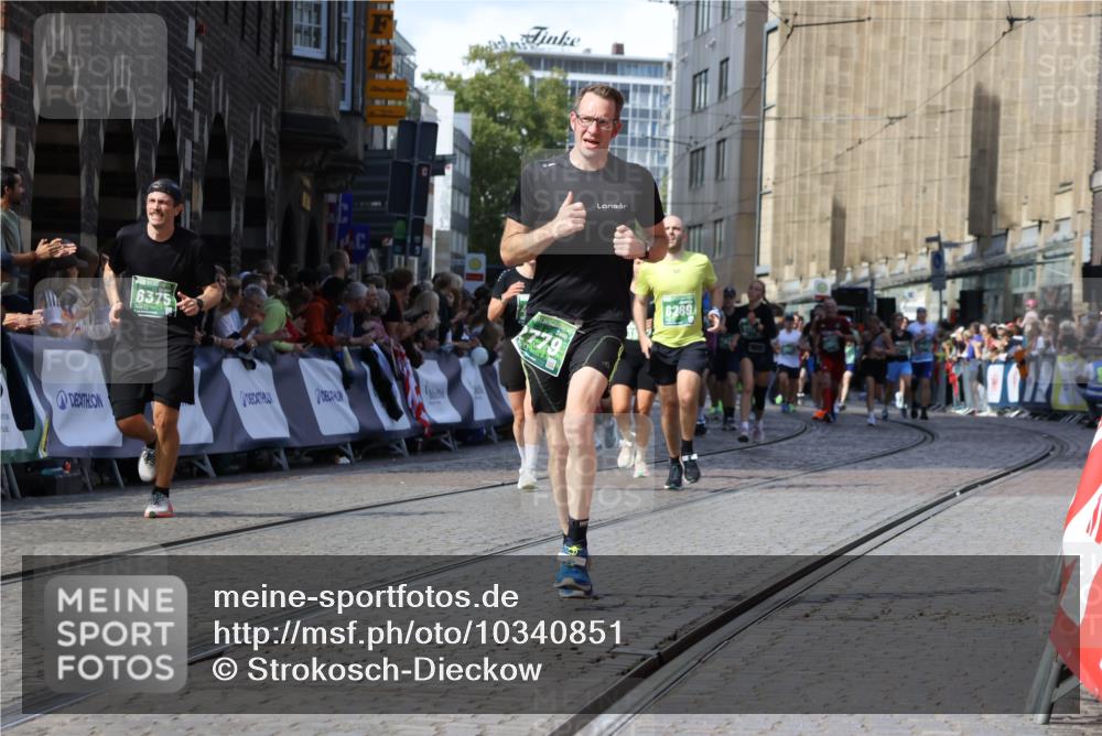 13.09.2026 - 21. swb-Marathon Bremen Strokosch-Dieckow http://msf.ph/oto/10340851 13.09.2026 13:26:37 Ziel 1649, 1896, 2434, 2658, 3603, 3983, 4723, 4724, 5747, 5854, 5906, 5934, 5992, 6230, 6639, 6886, 7626, 8635, 8817, 13195, 2779, 3852, 3893, 4441, 4598, 4919, 5054, 5937, 6289, 6314, 6375, 6580, 8112, 8303, 9551, 13097 meine-sportfotos.de