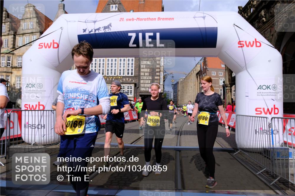 13.09.2026 - 21. swb-Marathon Bremen Tim E. http://msf.ph/oto/10340859 13.09.2026 11:10:41 Ziel 10002, 10169, 10247, 10361, 10362, 10422, 10706, 10719, 10791, 10890, 10963, 11080, 11300, 11382, 11725, 11732, 11957, 11982, 12227, 12293, 12454, 12550 meine-sportfotos.de