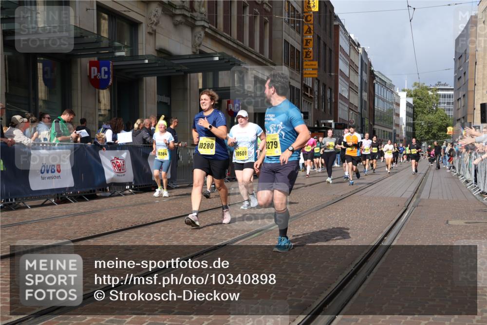 13.09.2026 - 21. swb-Marathon Bremen Strokosch-Dieckow http://msf.ph/oto/10340898 13.09.2026 11:07:24 Ziel 10138, 10279, 10280, 10363, 10364, 10501, 10505, 10580, 10595, 10661, 10674, 10830, 10871, 10907, 10935, 10937, 11037, 11223, 11515, 11643, 11899, 11924, 11934, 12024, 12097, 12167, 12168, 12194, 12277, 12307, 12419, 12509, 12511, 12512, 10156, 10205, 10360, 10488, 10695, 10748, 11100, 11123, 11246, 11393, 11417, 11439, 11600, 11684, 11696, 11759, 11767, 11822, 11823, 11865, 11917, 12020, 12173, 12210, 12255, 12266 meine-sportfotos.de