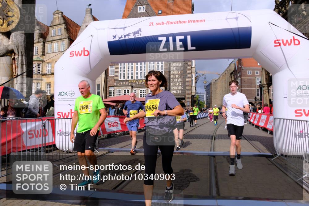 13.09.2026 - 21. swb-Marathon Bremen Tim E. http://msf.ph/oto/10340903 13.09.2026 11:10:45 Ziel 10002, 10169, 10247, 10361, 10362, 10422, 10706, 10719, 10768, 10791, 10890, 11080, 11283, 11298, 11300, 11382, 11725, 11957, 11982, 12183, 12227, 12454, 12550 meine-sportfotos.de