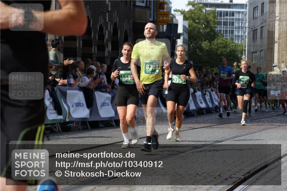 13.09.2026 - 21. swb-Marathon Bremen Strokosch-Dieckow http://msf.ph/oto/10340912 13.09.2026 13:26:40 Ziel 1649, 2434, 2658, 3603, 3983, 4723, 5747, 5854, 5906, 5934, 5992, 6230, 6639, 7626, 8817, 13195, 531, 3076, 3302, 3510, 3852, 3893, 4441, 4598, 4919, 5054, 5937, 5943, 6289, 6314, 6455, 6580, 7246, 7317, 8112, 8303, 9551, 13097 meine-sportfotos.de