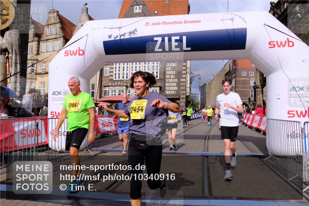 13.09.2026 - 21. swb-Marathon Bremen Tim E. http://msf.ph/oto/10340916 13.09.2026 11:10:45 Ziel 10002, 10169, 10247, 10361, 10362, 10422, 10706, 10719, 10768, 10791, 10890, 11080, 11283, 11298, 11300, 11382, 11725, 11957, 11982, 12183, 12227, 12454, 12550 meine-sportfotos.de