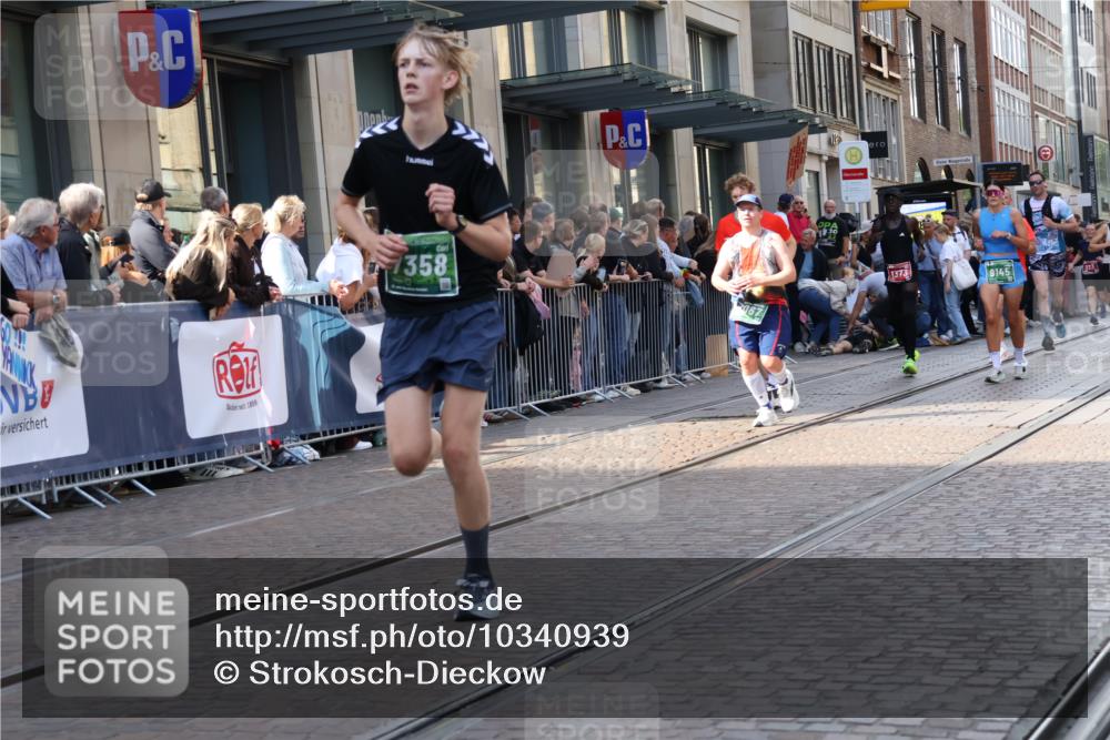 13.09.2026 - 21. swb-Marathon Bremen Strokosch-Dieckow http://msf.ph/oto/10340939 13.09.2026 13:27:34 Ziel 440, 488, 534, 762, 1343, 1456, 1932, 2686, 3013, 3135, 3480, 3576, 3970, 4106, 4133, 4265, 4496, 4593, 4744, 5462, 6067, 6468, 6522, 7042, 7138, 7358, 8188, 8351, 8656, 9067, 9145, 9494, 9727, 13069, 13198, 242, 323, 593, 857, 940, 1006, 1373, 1574, 2345, 2668, 3273, 3385, 3460, 3496, 3521, 4421, 4558, 5081, 5220, 5290, 5358, 5557, 5616, 6071, 6288, 6306, 7110, 9159, 9343, 9760, 10112, 10113, 13147 meine-sportfotos.de