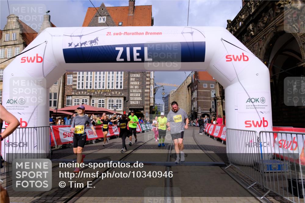 13.09.2026 - 21. swb-Marathon Bremen Tim E. http://msf.ph/oto/10340946 13.09.2026 11:10:48 Ziel 10002, 10169, 10247, 10361, 10362, 10422, 10706, 10719, 10768, 10791, 10890, 11080, 11283, 11298, 11300, 11309, 11382, 11583, 11736, 11957, 11982, 12183, 12227, 12454, 12550 meine-sportfotos.de