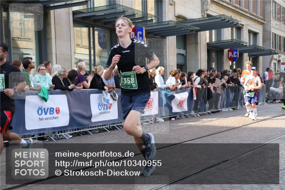 13.09.2026 - 21. swb-Marathon Bremen Strokosch-Dieckow http://msf.ph/oto/10340955 13.09.2026 13:27:35 Ziel 440, 488, 534, 762, 1343, 1456, 1932, 2686, 3013, 3135, 3480, 3576, 3970, 4106, 4133, 4265, 4496, 4593, 4744, 5462, 6067, 6468, 6522, 7042, 7138, 7358, 8188, 8351, 8656, 9067, 9145, 9494, 9727, 13069, 13198, 242, 323, 593, 857, 940, 1006, 1373, 1574, 2345, 2668, 3013, 3273, 3385, 3460, 3496, 3521, 4421, 5081, 5220, 5290, 5358, 5557, 5616, 6071, 6288, 6306, 7110, 9343, 9760, 10113, 13147 meine-sportfotos.de