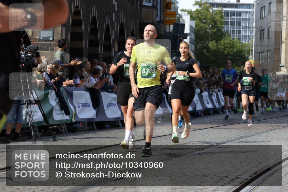 13.09.2026 - 21. swb-Marathon Bremen Strokosch-Dieckow http://msf.ph/oto/10340960 13.09.2026 13:26:40 Ziel 1649, 2434, 2658, 3603, 3983, 4723, 5747, 5854, 5906, 5934, 5992, 6230, 6639, 7626, 8817, 13195, 531, 3076, 3302, 3510, 3852, 3893, 4441, 4598, 4919, 5054, 5937, 5943, 6289, 6314, 6455, 6580, 7246, 7317, 8112, 8303, 9551, 13097 meine-sportfotos.de