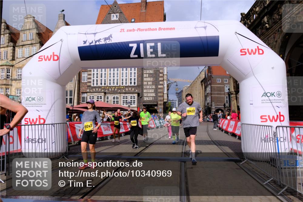 13.09.2026 - 21. swb-Marathon Bremen Tim E. http://msf.ph/oto/10340969 13.09.2026 11:10:49 Ziel 10002, 10169, 10247, 10361, 10422, 10706, 10719, 10768, 10791, 10890, 11080, 11283, 11298, 11300, 11309, 11583, 11736, 11957, 11982, 12183, 12227, 12454, 12550 meine-sportfotos.de