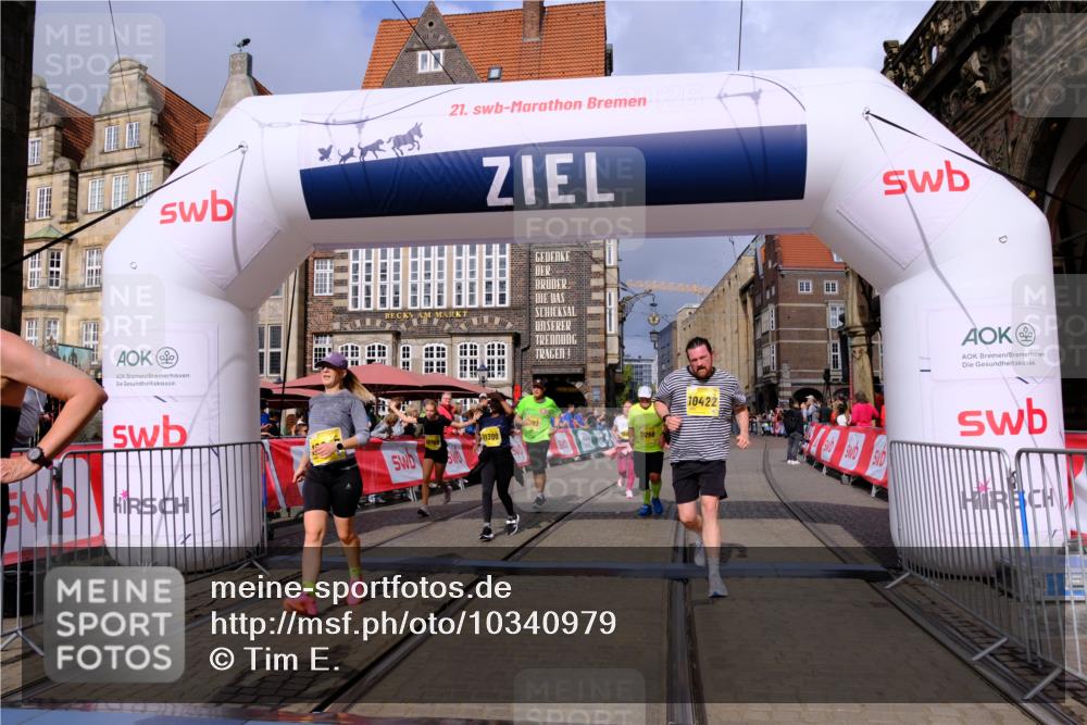 13.09.2026 - 21. swb-Marathon Bremen Tim E. http://msf.ph/oto/10340979 13.09.2026 11:10:49 Ziel 10002, 10169, 10247, 10361, 10422, 10706, 10719, 10768, 10791, 10890, 11080, 11283, 11298, 11300, 11309, 11583, 11736, 11957, 11982, 12183, 12227, 12454, 12550 meine-sportfotos.de