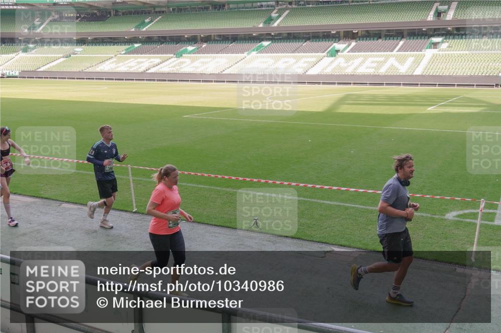 13.09.2026 - 21. swb-Marathon Bremen Michael Burmester http://msf.ph/oto/10340986 13.09.2026 13:22:13 Laufen im Stadion 128, 160, 211, 258, 343, 351, 423, 441, 571, 601, 620, 782, 851, 1060, 1094, 1157, 1158, 1177, 1178, 1259, 1316, 1344, 1417, 1518, 1657, 1669, 1676, 1691, 1729, 1788, 1808, 1846, 1883, 2139, 2201, 2213, 2258, 2290, 2414, 2504, 2526, 2551, 2619, 2632, 2652, 2660, 2685, 2711, 2736, 2828, 2954, 2964, 2995, 3004, 3010, 3022, 3034, 3070, 3074, 3144, 3225, 3351, 3505, 3530, 3682, 3784, 4020, 4054, 4406, 4407, 4431, 4584, 1506 meine-sportfotos.de