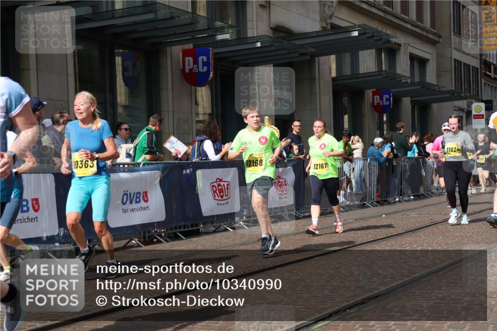 13.09.2026 - 21. swb-Marathon Bremen Strokosch-Dieckow http://msf.ph/oto/10340990 13.09.2026 11:07:26 Ziel 10138, 10279, 10280, 10363, 10364, 10501, 10505, 10580, 10595, 10660, 10661, 10674, 10830, 10871, 10907, 10935, 10937, 11037, 11223, 11515, 11643, 11899, 11924, 11934, 12024, 12097, 12167, 12168, 12194, 12277, 12307, 12419, 12509, 12511, 12512, 10205, 10360, 10488, 10695, 10748, 11100, 11123, 11246, 11393, 11417, 11439, 11600, 11684, 11696, 11759, 11767, 11822, 11823, 11865, 11917, 12020, 12173, 12210, 12255, 12266 meine-sportfotos.de