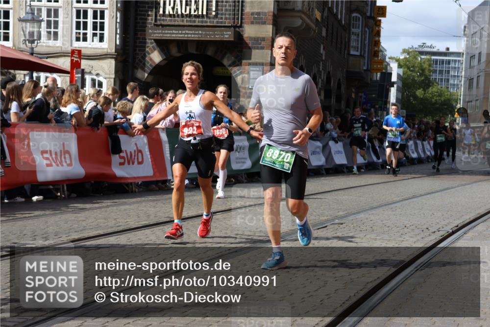 13.09.2026 - 21. swb-Marathon Bremen Strokosch-Dieckow http://msf.ph/oto/10340991 13.09.2026 13:31:54 Ziel 310, 922, 1600, 2602, 2707, 3115, 3152, 3239, 3343, 3392, 3579, 3858, 3859, 4164, 4258, 4273, 4692, 4889, 5426, 5504, 6039, 6062, 6100, 6147, 6193, 6581, 6602, 6968, 6971, 7032, 7608, 7941, 8042, 8166, 8205, 8206, 8239, 8364, 8495, 8522, 9155, 9293, 9568, 9903, 2310, 2934, 3946, 4566, 4797, 4979, 6116, 7526, 7818, 8610, 9640 meine-sportfotos.de