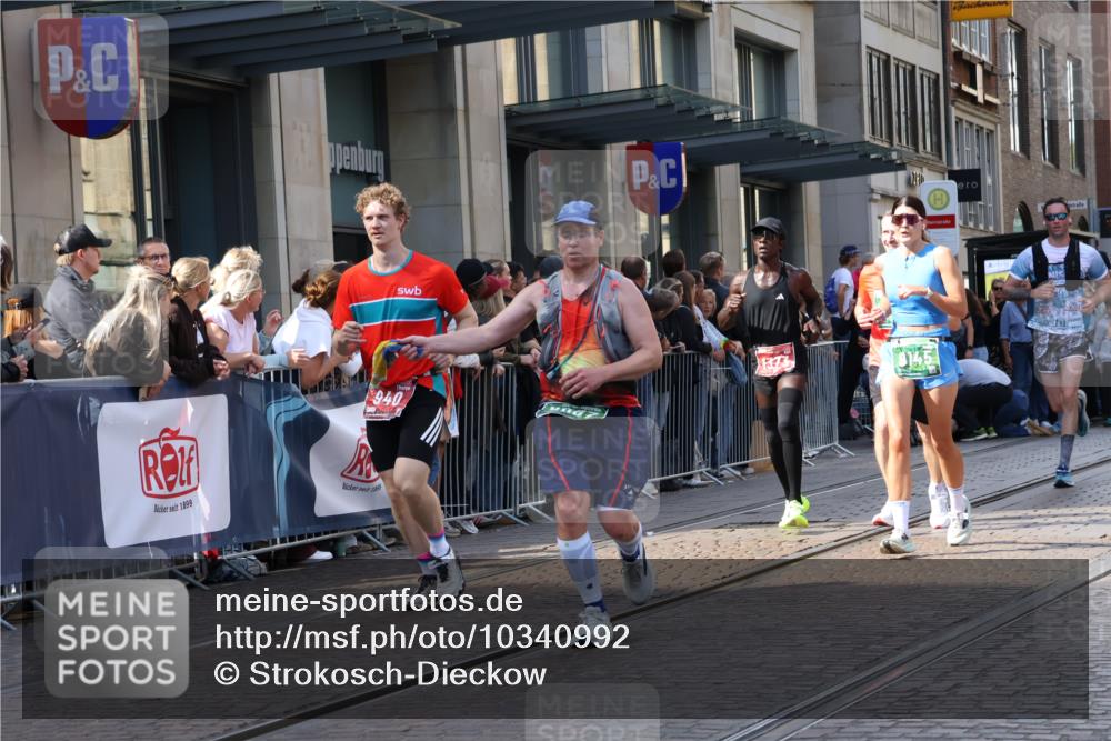 13.09.2026 - 21. swb-Marathon Bremen Strokosch-Dieckow http://msf.ph/oto/10340992 13.09.2026 13:27:36 Ziel 440, 488, 534, 762, 1343, 1456, 1932, 2686, 3135, 3480, 3576, 3970, 4106, 4133, 4265, 4496, 4593, 4744, 5462, 6067, 6468, 6522, 7042, 7138, 7358, 8188, 8351, 8656, 9067, 9145, 9494, 9727, 13069, 13198, 242, 323, 593, 857, 940, 1006, 1373, 1574, 2345, 2668, 2686, 3013, 3273, 3385, 3460, 3496, 3521, 4421, 4593, 5081, 5220, 5290, 5358, 5557, 5616, 6071, 6288, 6306, 7110, 9760, 10113, 13147 meine-sportfotos.de