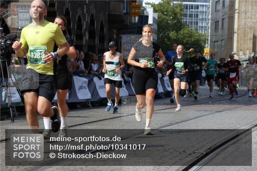 13.09.2026 - 21. swb-Marathon Bremen Strokosch-Dieckow http://msf.ph/oto/10341017 13.09.2026 13:26:41 Ziel 1368, 1649, 2434, 2658, 3603, 3983, 4723, 5747, 5906, 5934, 5992, 6230, 6639, 7626, 8817, 13195, 531, 946, 2089, 3076, 3302, 3510, 3852, 3893, 4441, 4598, 4919, 5054, 5937, 5943, 6314, 6455, 6580, 7246, 7317, 8112, 8303, 9551, 13097 meine-sportfotos.de
