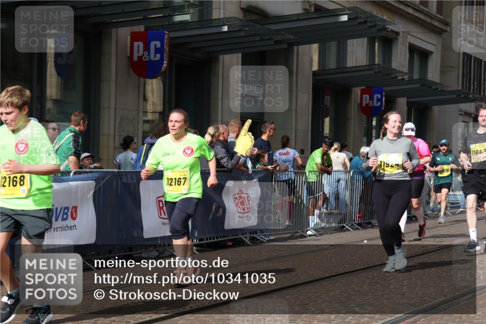 13.09.2026 - 21. swb-Marathon Bremen Strokosch-Dieckow http://msf.ph/oto/10341035 13.09.2026 11:07:27 Ziel 10138, 10279, 10280, 10363, 10364, 10501, 10505, 10580, 10595, 10660, 10661, 10674, 10830, 10871, 10907, 10935, 10937, 11037, 11223, 11515, 11643, 11899, 11924, 11934, 12024, 12097, 12167, 12168, 12194, 12277, 12307, 12419, 12509, 12511, 12512, 10138, 10205, 10360, 10488, 10695, 10748, 11100, 11123, 11246, 11393, 11417, 11439, 11600, 11684, 11696, 11759, 11767, 11822, 11823, 11865, 11917, 12020, 12173, 12210, 12255, 12266 meine-sportfotos.de