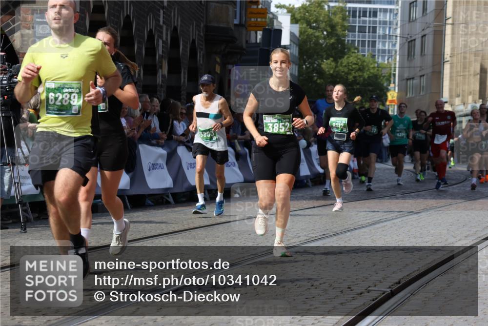 13.09.2026 - 21. swb-Marathon Bremen Strokosch-Dieckow http://msf.ph/oto/10341042 13.09.2026 13:26:41 Ziel 1368, 1649, 2434, 2658, 3603, 3983, 4723, 5747, 5906, 5934, 5992, 6230, 6639, 7626, 8817, 13195, 531, 946, 2089, 3076, 3302, 3510, 3852, 3893, 4441, 4598, 4919, 5054, 5937, 5943, 6314, 6455, 6580, 7246, 7317, 8112, 8303, 9551, 13097 meine-sportfotos.de