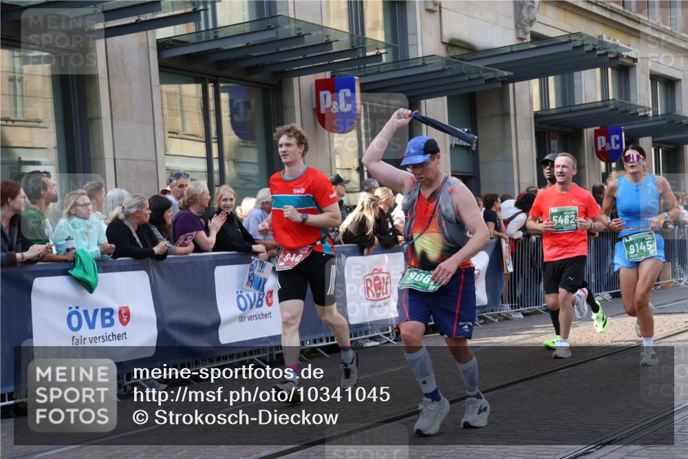 13.09.2026 - 21. swb-Marathon Bremen Strokosch-Dieckow http://msf.ph/oto/10341045 13.09.2026 13:27:38 Ziel 440, 488, 534, 762, 1343, 1456, 1932, 3135, 3480, 3576, 3970, 4106, 4133, 4265, 4496, 4744, 5462, 6468, 6522, 7042, 7138, 7358, 7926, 8188, 8351, 8656, 9067, 9145, 9494, 13069, 13198, 242, 323, 593, 857, 940, 1006, 1373, 1574, 2345, 2668, 2686, 3013, 3385, 3460, 3496, 3521, 4421, 4496, 4593, 5081, 5220, 5290, 5358, 5557, 5616, 6067, 6071, 6288, 6306, 7110, 9727, 9760, 13147 meine-sportfotos.de