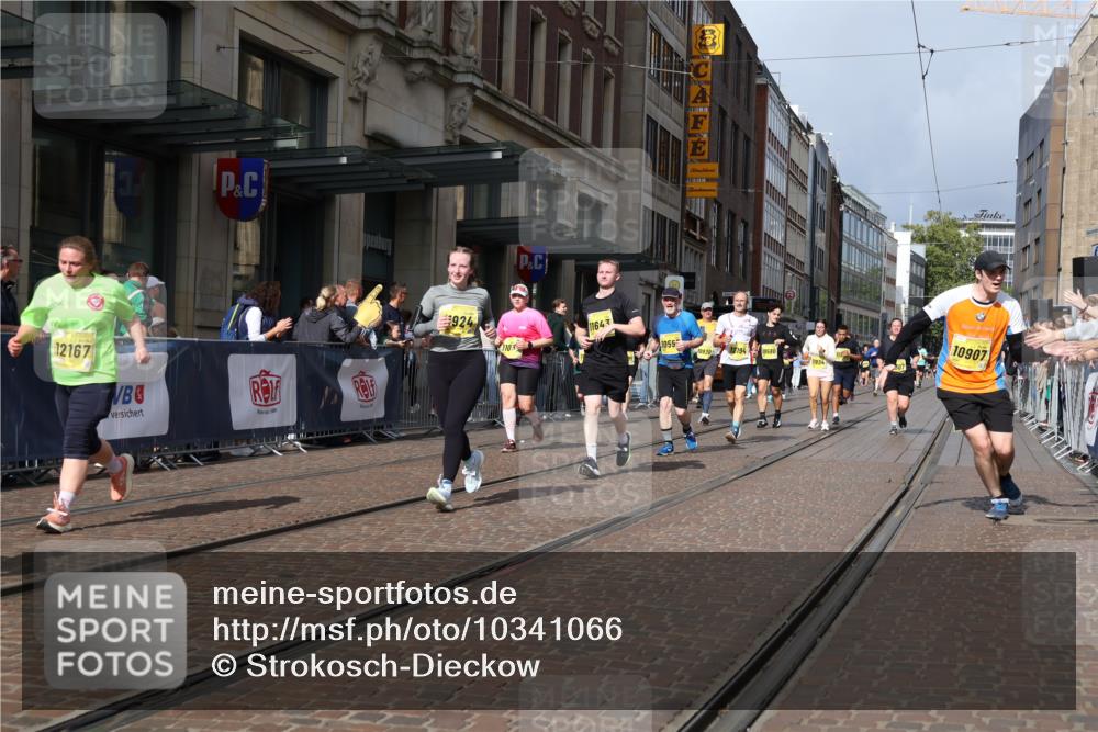 13.09.2026 - 21. swb-Marathon Bremen Strokosch-Dieckow http://msf.ph/oto/10341066 13.09.2026 11:07:28 Ziel 10279, 10280, 10363, 10364, 10501, 10505, 10580, 10595, 10660, 10661, 10674, 10830, 10871, 10907, 10935, 10937, 11037, 11223, 11515, 11643, 11899, 11924, 11934, 12024, 12097, 12167, 12168, 12194, 12277, 12307, 12419, 12509, 12511, 12512, 10138, 10205, 10488, 10501, 10695, 10748, 11100, 11123, 11246, 11393, 11417, 11600, 11696, 11759, 11767, 11822, 11823, 11865, 11917, 12020, 12173, 12210, 12255, 12266, 12277 meine-sportfotos.de