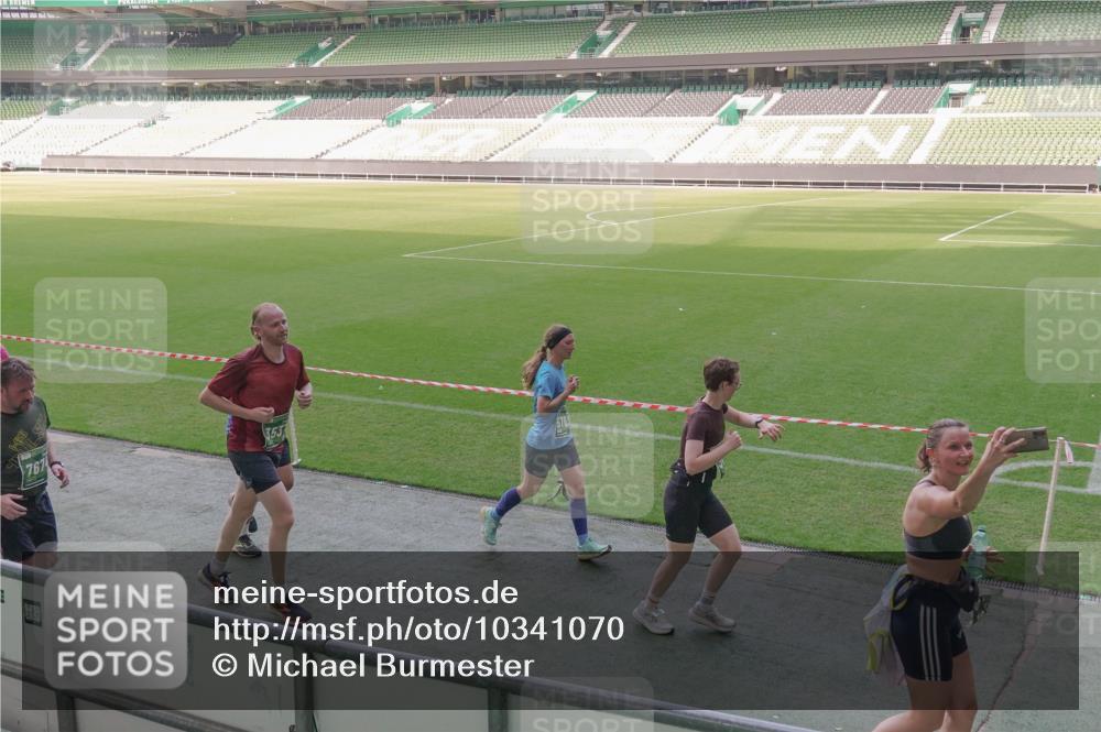 13.09.2026 - 21. swb-Marathon Bremen Michael Burmester http://msf.ph/oto/10341070 13.09.2026 13:22:22 Laufen im Stadion 128, 160, 211, 258, 343, 351, 423, 441, 571, 601, 609, 620, 782, 851, 892, 1060, 1094, 1157, 1158, 1177, 1178, 1259, 1316, 1331, 1344, 1417, 1518, 1657, 1669, 1676, 1691, 1729, 1746, 1788, 1808, 1883, 2213, 2258, 2290, 2414, 2433, 2475, 2504, 2526, 2551, 2619, 2632, 2652, 2660, 2685, 2711, 2736, 2828, 2954, 2964, 2995, 3010, 3022, 3034, 3070, 3074, 3144, 3225, 3252, 3347, 3351, 3505, 3530, 3559, 3682, 3784, 4020, 4054, 4231, 4406, 4407, 4431, 4584, 1506 meine-sportfotos.de