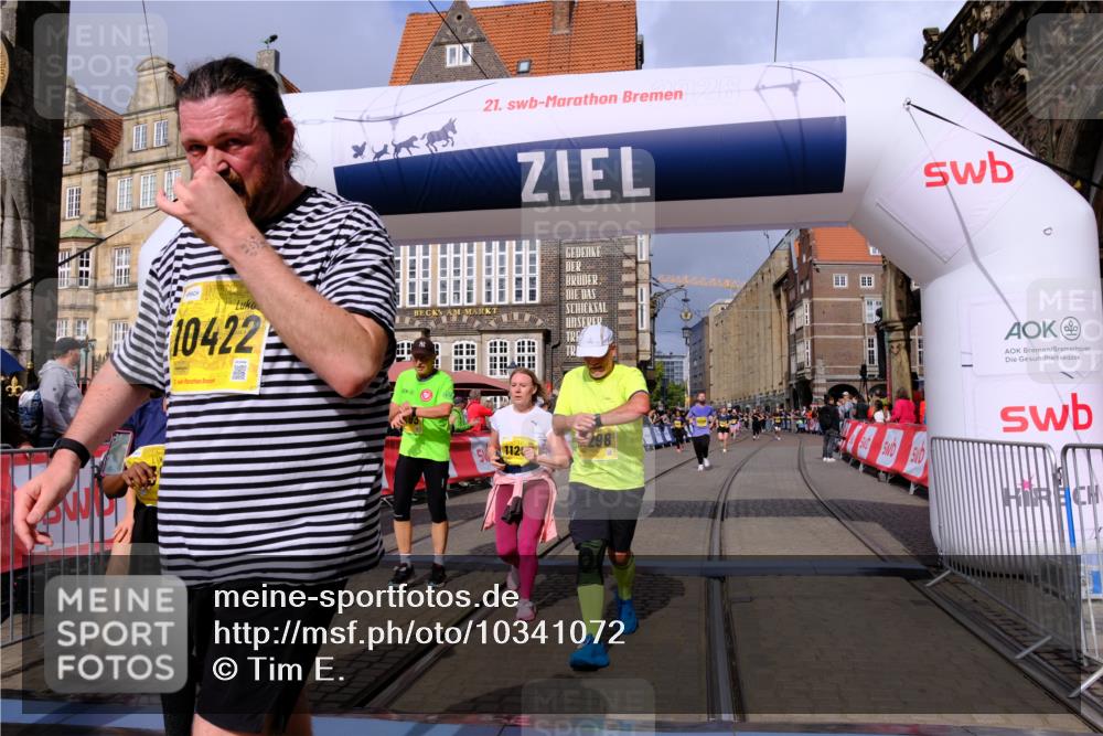 13.09.2026 - 21. swb-Marathon Bremen Tim E. http://msf.ph/oto/10341072 13.09.2026 11:10:51 Ziel 10002, 10169, 10247, 10422, 10706, 10719, 10768, 10791, 10890, 11283, 11298, 11300, 11309, 11583, 11736, 11846, 11957, 11982, 12183, 12227, 12454, 12550 meine-sportfotos.de