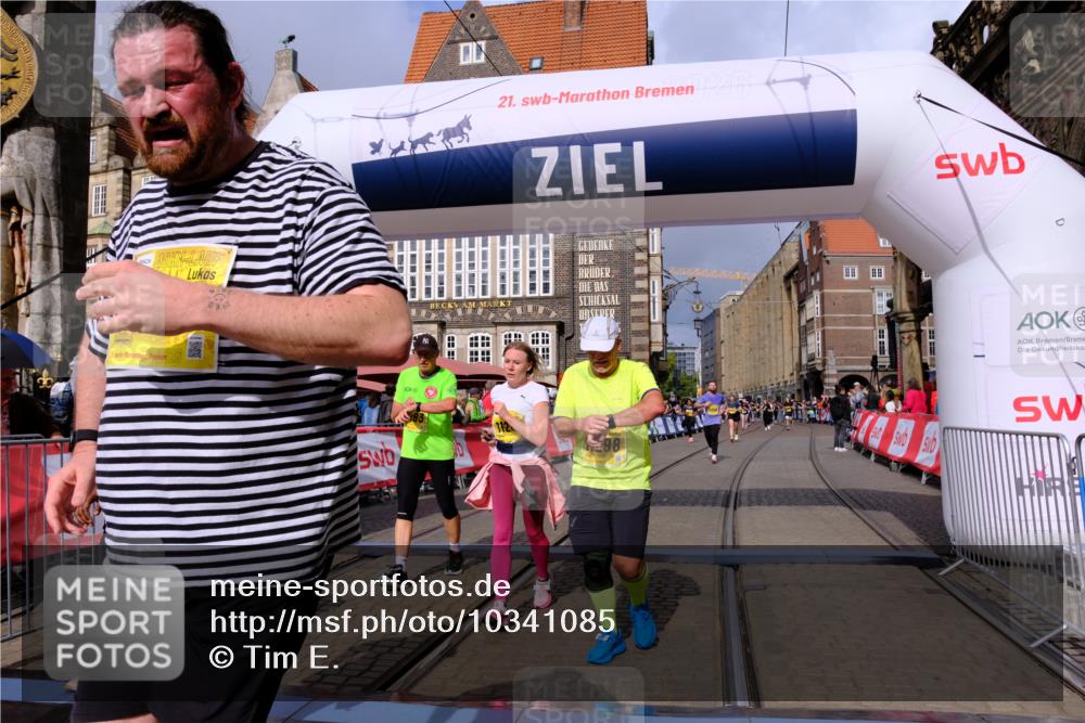 13.09.2026 - 21. swb-Marathon Bremen Tim E. http://msf.ph/oto/10341085 13.09.2026 11:10:52 Ziel 10002, 10169, 10247, 10422, 10719, 10768, 10791, 10890, 11047, 11283, 11298, 11300, 11309, 11583, 11736, 11846, 11957, 11982, 12183, 12227, 12454, 12550 meine-sportfotos.de