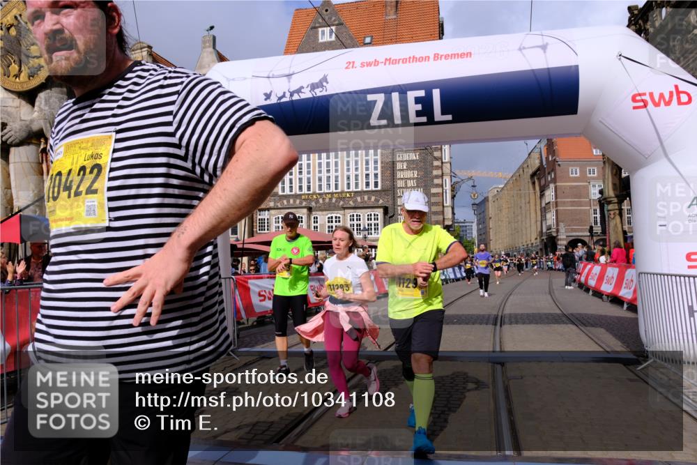 13.09.2026 - 21. swb-Marathon Bremen Tim E. http://msf.ph/oto/10341108 13.09.2026 11:10:52 Ziel 10002, 10169, 10247, 10422, 10719, 10768, 10791, 10890, 11047, 11283, 11298, 11300, 11309, 11583, 11736, 11846, 11957, 11982, 12183, 12227, 12454, 12550 meine-sportfotos.de