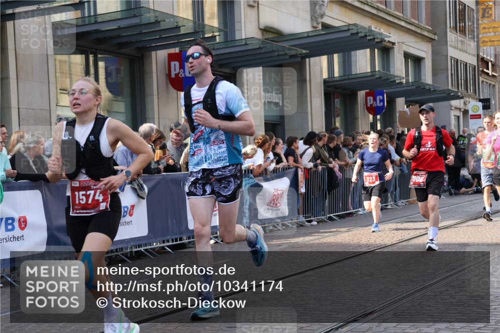 13.09.2026 - 21. swb-Marathon Bremen Strokosch-Dieckow http://msf.ph/oto/10341174 13.09.2026 13:27:41 Ziel 440, 488, 534, 762, 1343, 1456, 3135, 3480, 3576, 4106, 4133, 4265, 4744, 5360, 5462, 6468, 6522, 7042, 7138, 7926, 8188, 8351, 8656, 9067, 9145, 9167, 9168, 9494, 9543, 9881, 13069, 13198, 242, 323, 440, 593, 857, 940, 1006, 1373, 1574, 1932, 2345, 2668, 2686, 3013, 3460, 3496, 3521, 3970, 4421, 4496, 4593, 5081, 5220, 5290, 5358, 5557, 5616, 6067, 6306, 7110, 7138, 7358, 9494, 9727 meine-sportfotos.de