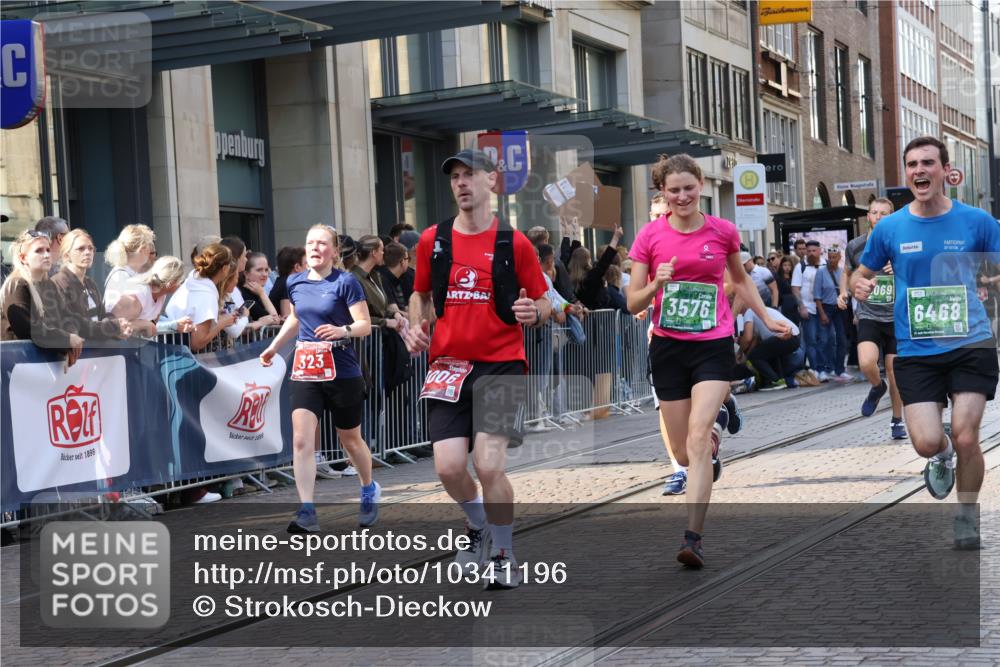 13.09.2026 - 21. swb-Marathon Bremen Strokosch-Dieckow http://msf.ph/oto/10341196 13.09.2026 13:27:42 Ziel 488, 534, 762, 1343, 1456, 3135, 3480, 3576, 4106, 4133, 4265, 4744, 5360, 5462, 6468, 6522, 7042, 7926, 8188, 8351, 8656, 9067, 9145, 9167, 9168, 9543, 9738, 9881, 13069, 13198, 323, 440, 593, 857, 940, 1006, 1373, 1574, 1932, 2345, 2668, 2686, 3013, 3460, 3496, 3521, 3970, 4421, 4496, 4593, 5081, 5220, 5290, 5358, 5557, 5616, 6067, 6306, 7110, 7138, 7358, 8351, 9494, 9727, 13198 meine-sportfotos.de