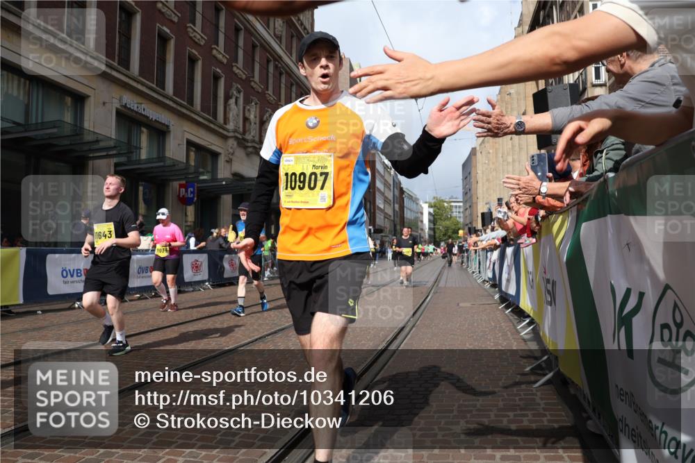13.09.2026 - 21. swb-Marathon Bremen Strokosch-Dieckow http://msf.ph/oto/10341206 13.09.2026 11:07:31 Ziel 10139, 10363, 10364, 10580, 10595, 10660, 10661, 10674, 10830, 10871, 10907, 10935, 10937, 11037, 11044, 11223, 11378, 11515, 11643, 11924, 11934, 12024, 12031, 12066, 12097, 12167, 12168, 12194, 12307, 12509, 12511, 12512, 10138, 10205, 10279, 10280, 10488, 10501, 10505, 10695, 10748, 11123, 11246, 11393, 11417, 11600, 11696, 11759, 11767, 11822, 11823, 11865, 11899, 11917, 12020, 12173, 12210, 12255, 12266, 12277 meine-sportfotos.de