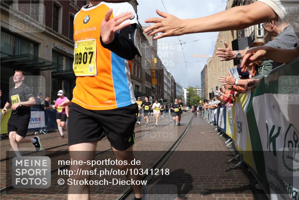 13.09.2026 - 21. swb-Marathon Bremen Strokosch-Dieckow http://msf.ph/oto/10341218 13.09.2026 11:07:31 Ziel 10139, 10363, 10364, 10580, 10595, 10660, 10661, 10674, 10830, 10871, 10907, 10935, 10937, 11037, 11044, 11223, 11378, 11515, 11643, 11924, 11934, 12024, 12031, 12066, 12097, 12167, 12168, 12194, 12307, 12509, 12511, 12512, 10138, 10205, 10279, 10280, 10488, 10501, 10505, 10695, 10748, 11123, 11246, 11393, 11417, 11600, 11696, 11759, 11767, 11822, 11823, 11865, 11899, 11917, 12020, 12173, 12210, 12255, 12266, 12277 meine-sportfotos.de