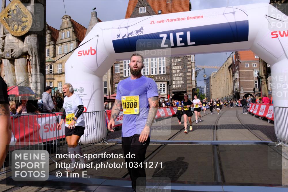 13.09.2026 - 21. swb-Marathon Bremen Tim E. http://msf.ph/oto/10341271 13.09.2026 11:10:58 Ziel 10247, 10422, 10461, 10462, 10768, 10911, 11047, 11283, 11298, 11300, 11309, 11327, 11465, 11513, 11583, 11736, 11846, 12183 meine-sportfotos.de