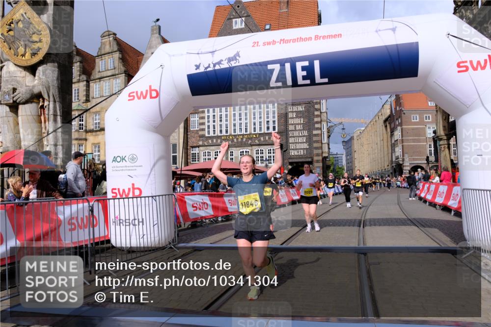 13.09.2026 - 21. swb-Marathon Bremen Tim E. http://msf.ph/oto/10341304 13.09.2026 11:10:59 Ziel 10247, 10422, 10461, 10462, 10768, 10911, 11047, 11283, 11298, 11300, 11309, 11327, 11335, 11465, 11513, 11583, 11736, 11846, 12183 meine-sportfotos.de